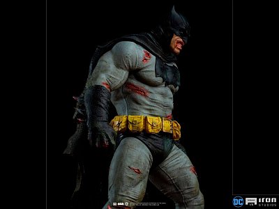 Batman: The Dark Knight Returns Diorama 1/6 Batman 38 cm