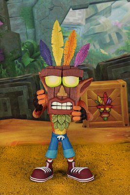 Crash Bandicoot Ultra Deluxe Action Figure Crash with Aku Aku Mask 14 cm