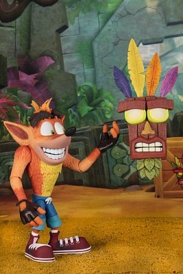 Crash Bandicoot Ultra Deluxe Action Figure Crash with Aku Aku Mask 14 cm