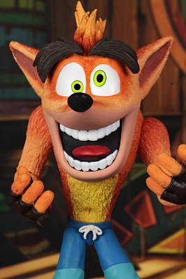 Crash Bandicoot Ultra Deluxe Action Figure Crash with Aku Aku Mask 14 cm