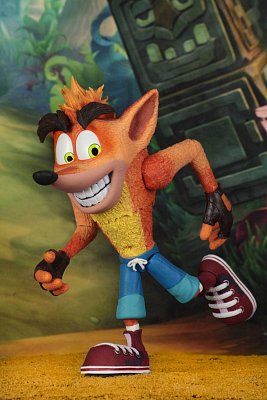 Crash Bandicoot Ultra Deluxe Action Figure Crash with Aku Aku Mask 14 cm