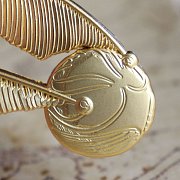 Harry Potter XL Premium Pin Badge Oversized Snitch (gold plated)