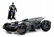 Justice League Diecast Model 1/24 2017 Batmobile with figure