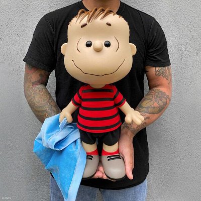 Peanuts Supersize Action Figure Linus with Blanket 41 cm